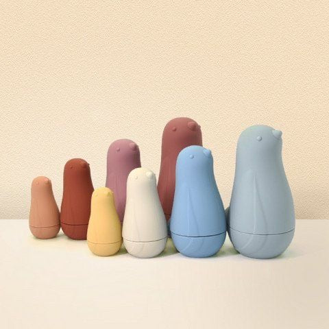 Silicone nesting penguins