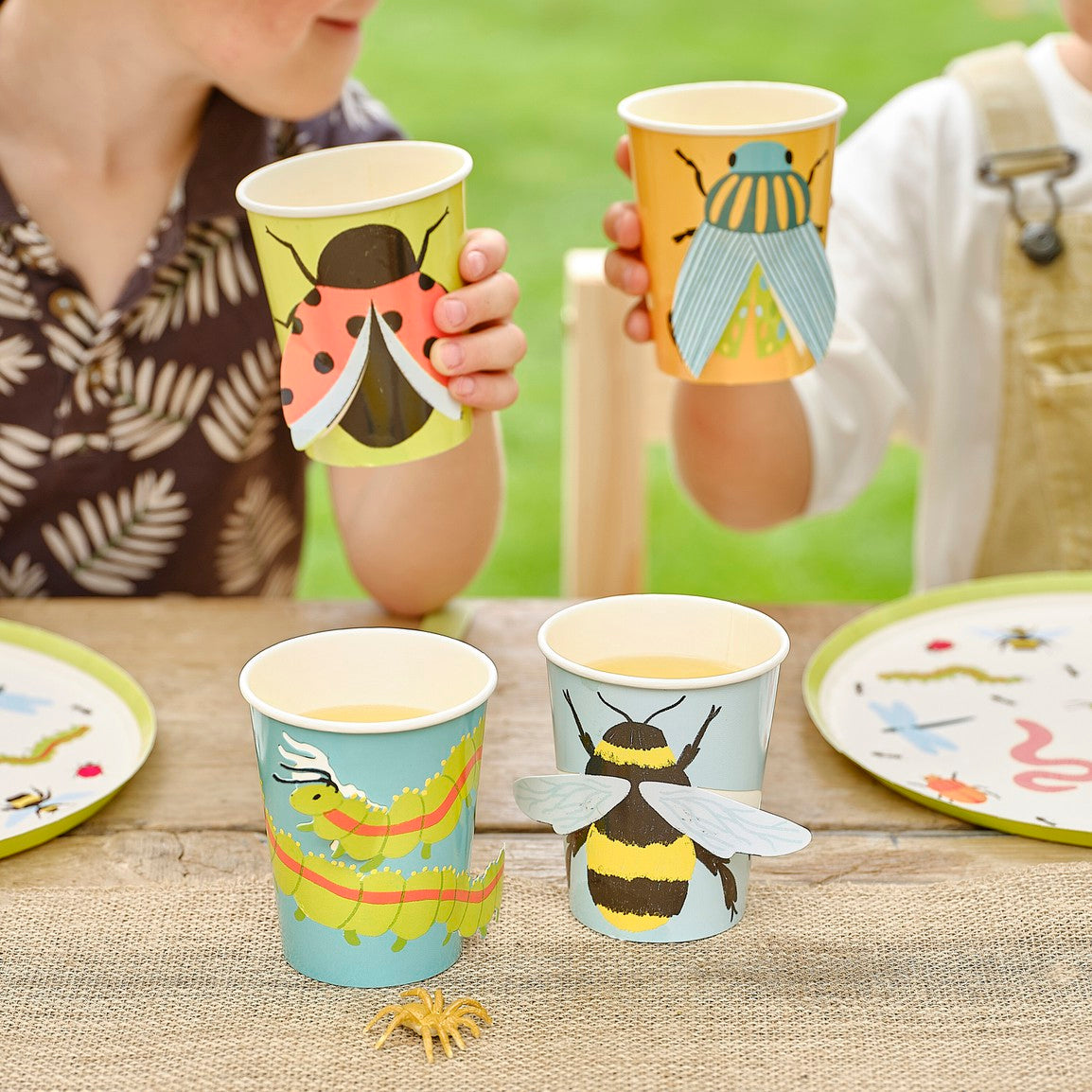 Bug Party Pop Out 3D Paper Cups