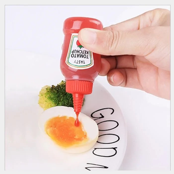 2 mini ketchup bottle